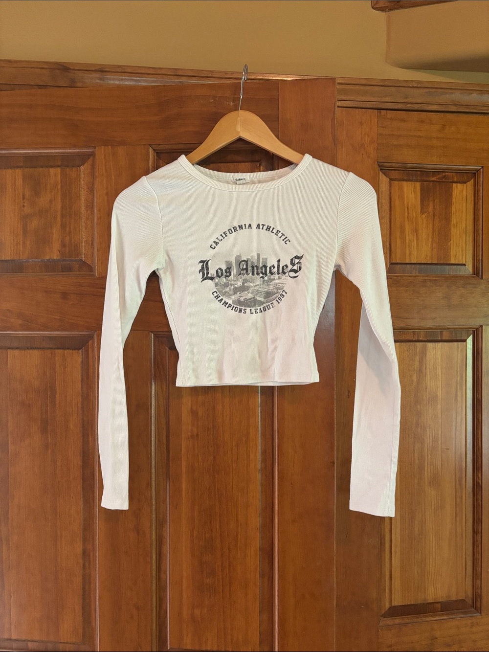 Garage White Cropped Long-Sleeve Los Angeles Graphic Tee
